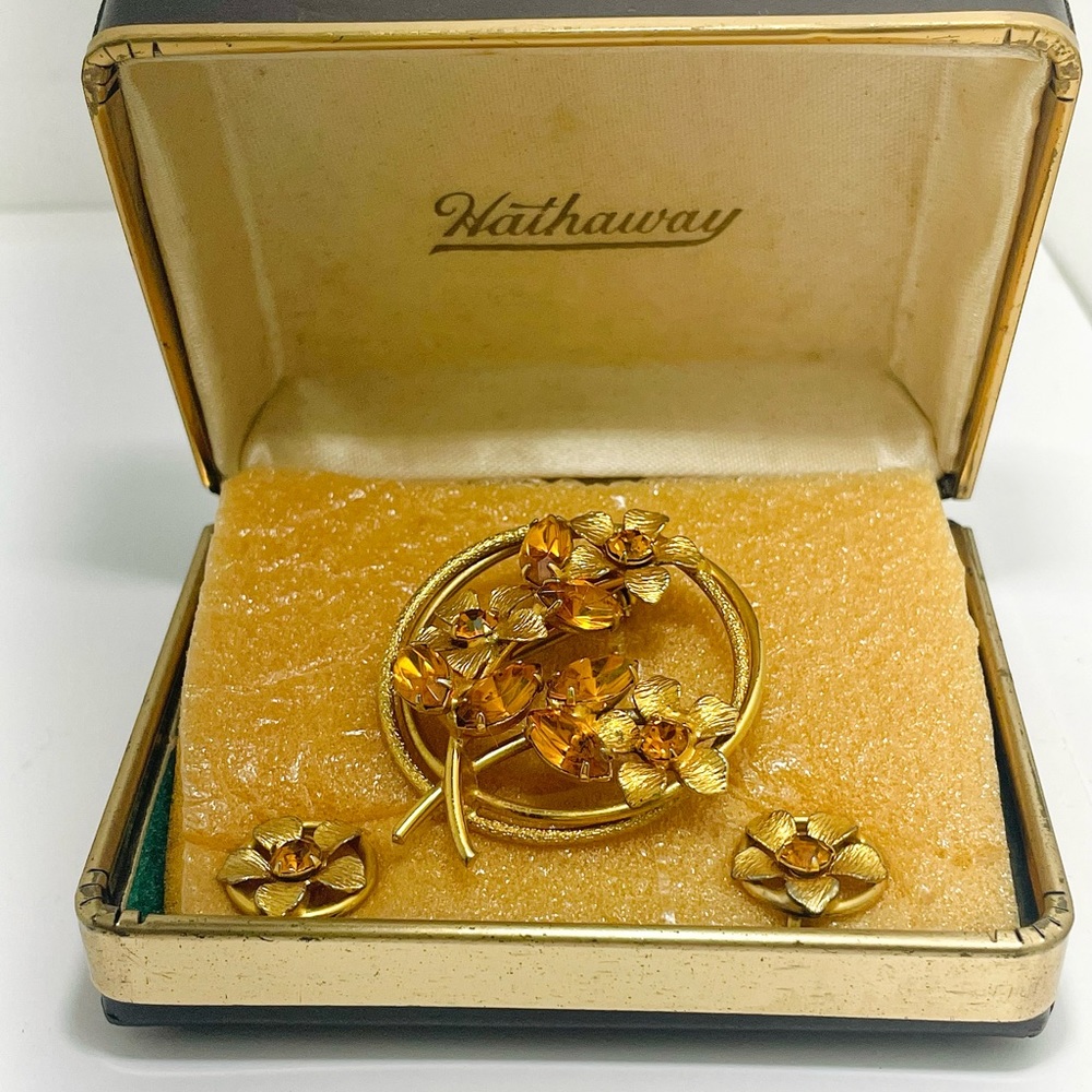 Vintage gold tone amber stone Brooch and Earrings Set